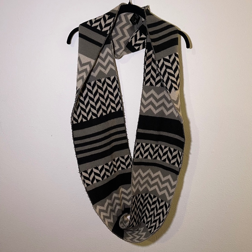Forever 21 Knit Infinity Scarf Black White Tribal Geometric Print